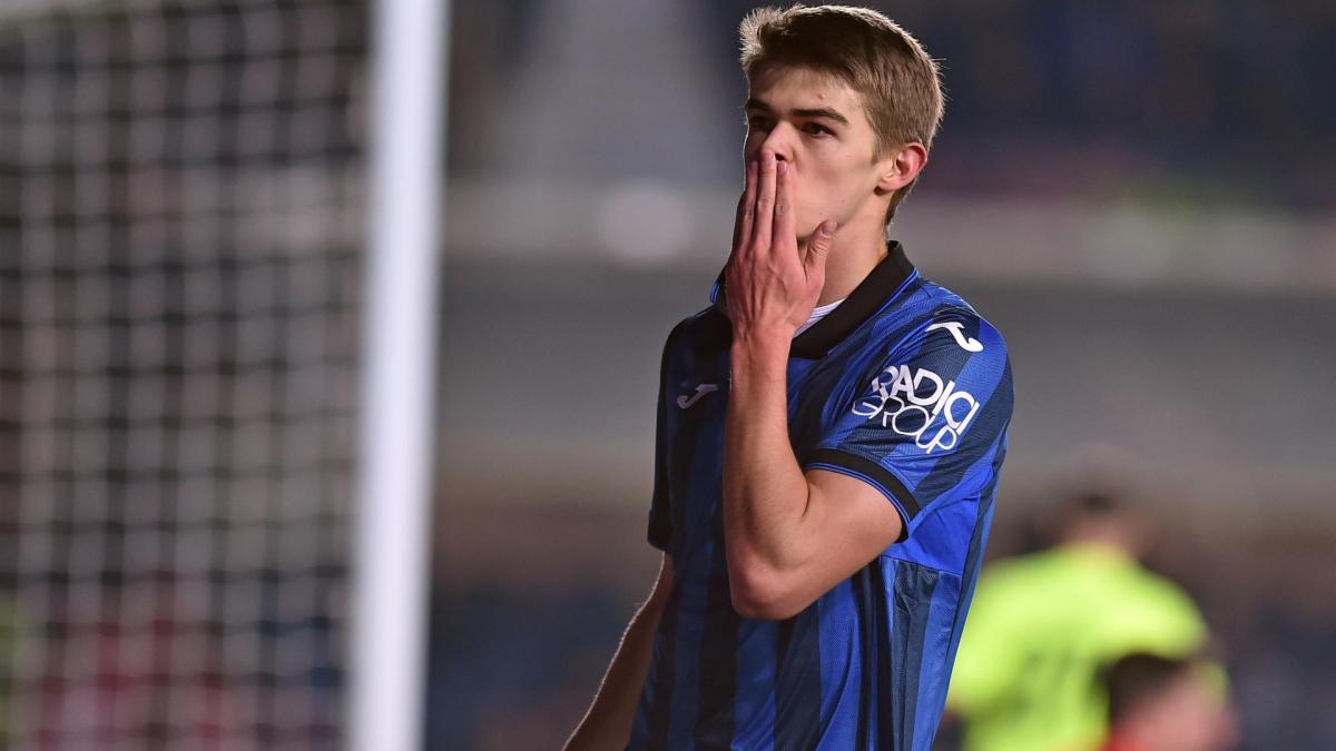 Atalanta Bergamo: Charles De Ketelaere hoda po vodi